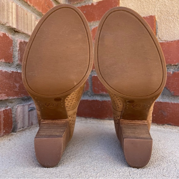 Lucky Brand Larise Perforated Suede Peep Toe Stacked Heel Ankle Boot in Sesame - Picture 6 of 11